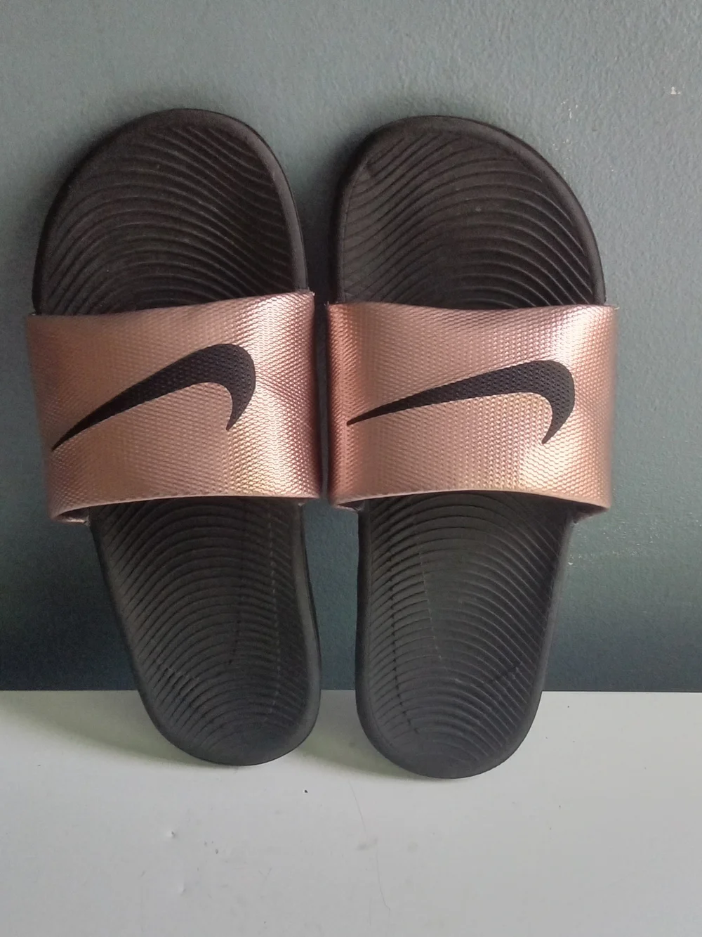 Nike Kawa Slides Rose Gold Black Metallic Athletic Sandals Swoosh Logo